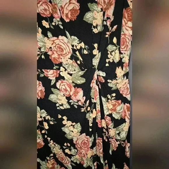 Women's twist waist knee length floral dress size 0X from Maurice 24/7 - Picture 2 of 5